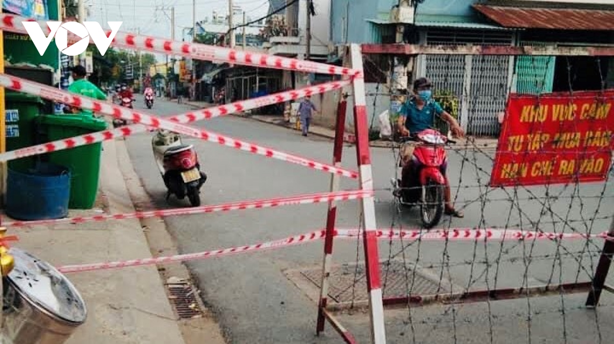 Phong tỏa tiệm vàng tại Long An vì khách hàng mắc Covid-19